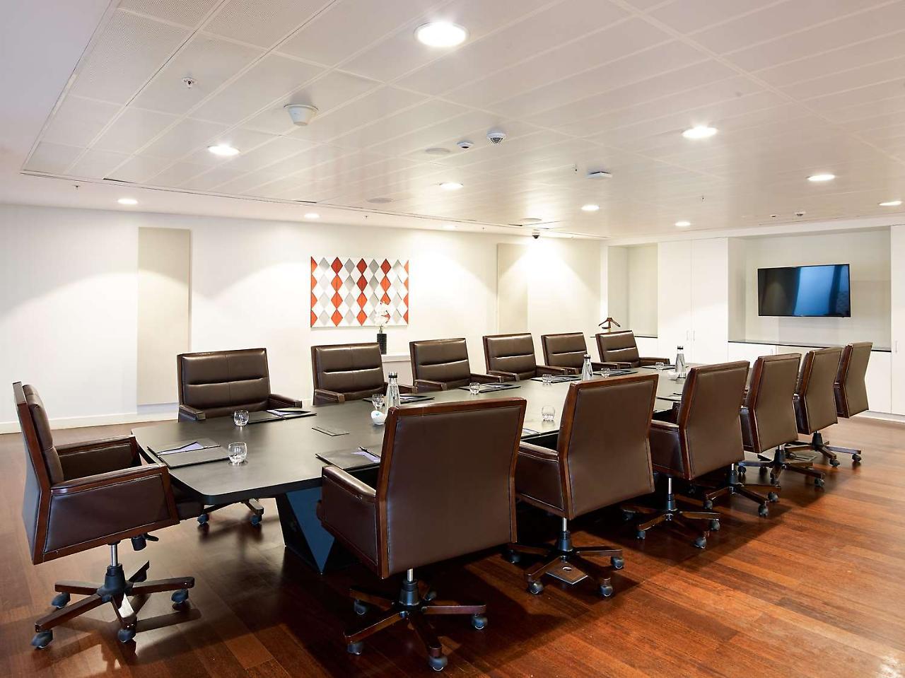 Radisson Blu Hotel & Convention Centre Kigali Ngoại thất bức ảnh Boardroom at the London office
