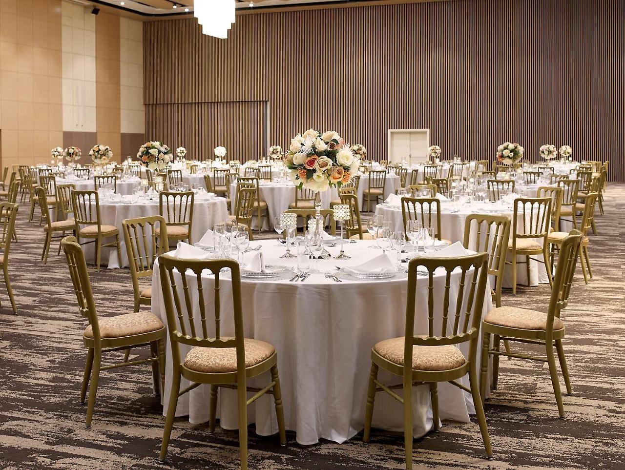 Radisson Blu Hotel & Convention Centre Kigali Ngoại thất bức ảnh Banquet hall