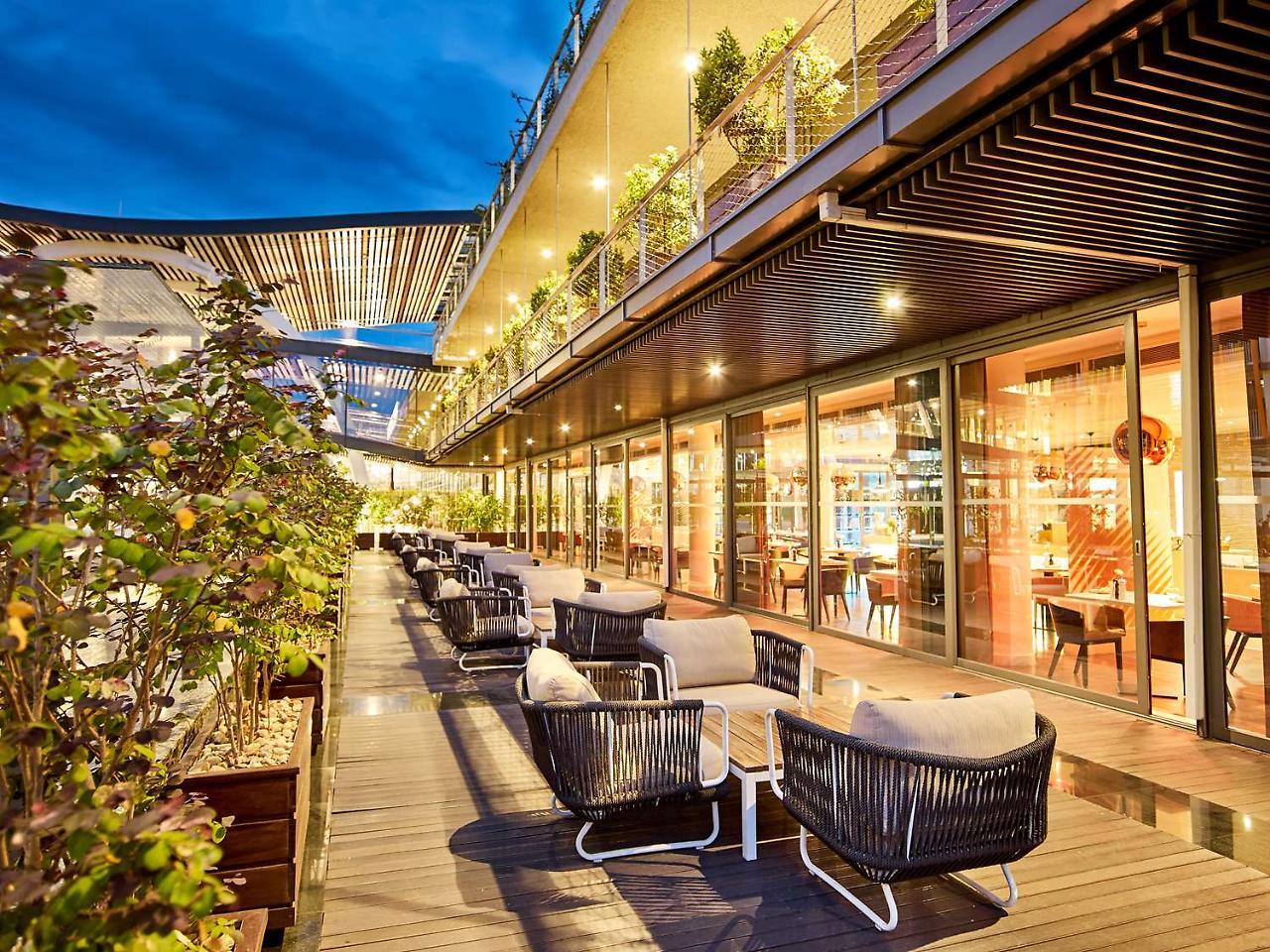 Radisson Blu Hotel & Convention Centre Kigali Ngoại thất bức ảnh The Terrace