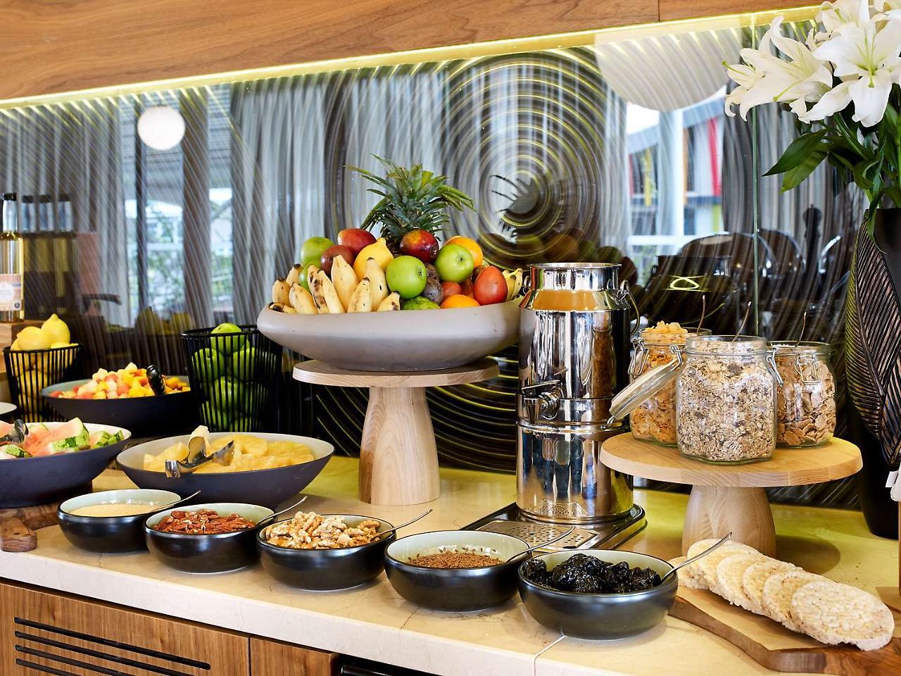 Radisson Blu Hotel & Convention Centre Kigali Ngoại thất bức ảnh A breakfast buffet