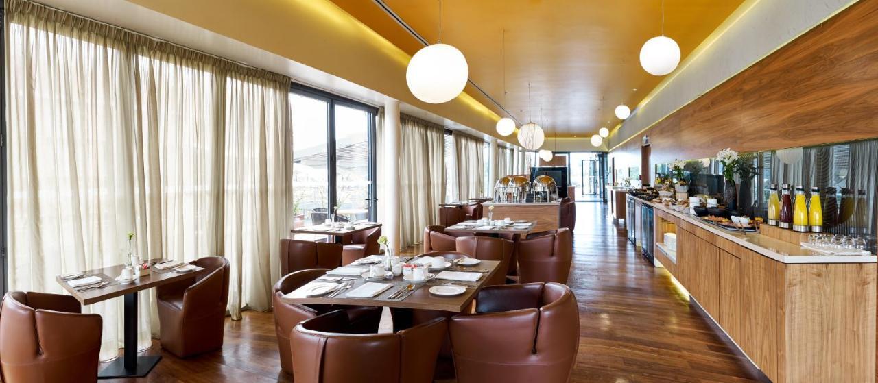 Radisson Blu Hotel & Convention Centre Kigali Ngoại thất bức ảnh Restaurant