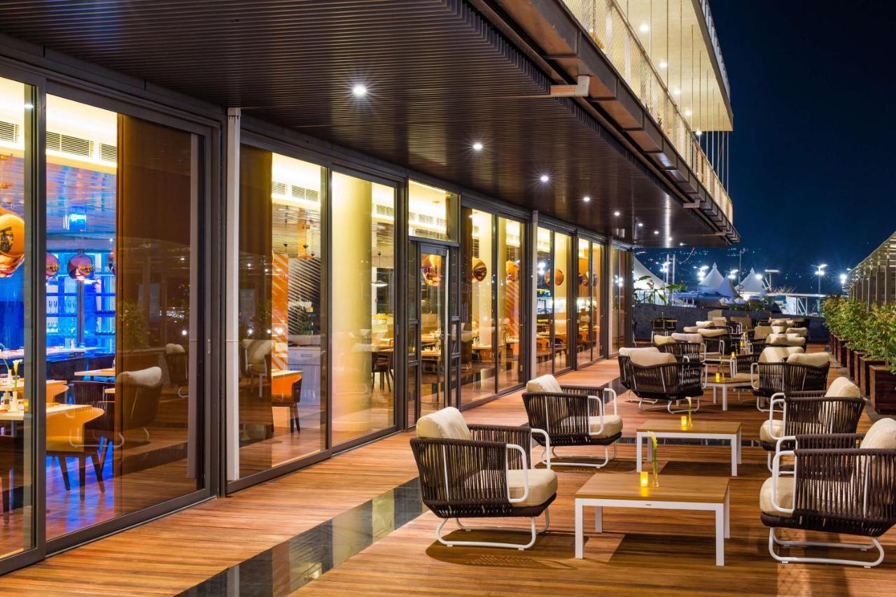 Radisson Blu Hotel & Convention Centre Kigali Ngoại thất bức ảnh The Deck