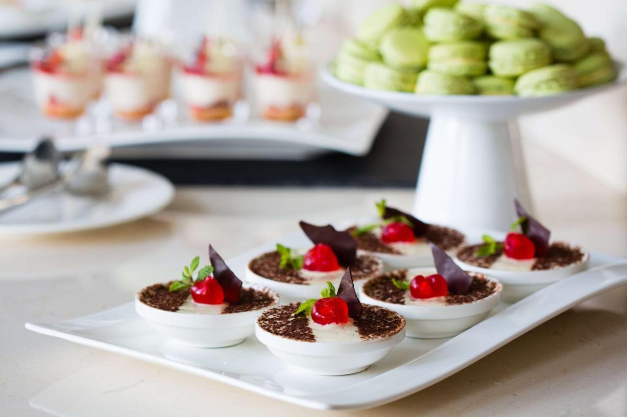 Radisson Blu Hotel & Convention Centre Kigali Ngoại thất bức ảnh A dessert