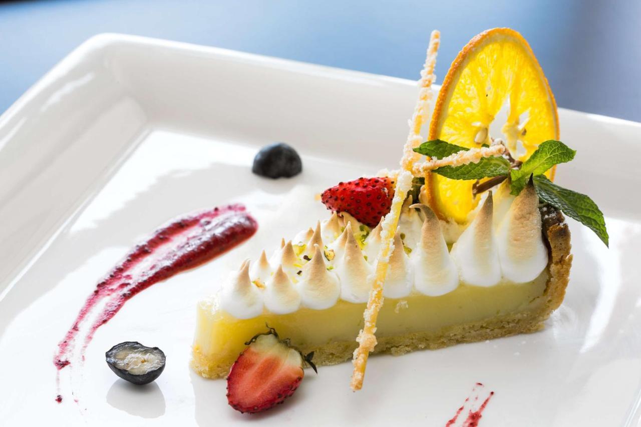Radisson Blu Hotel & Convention Centre Kigali Ngoại thất bức ảnh A lemon meringue tart